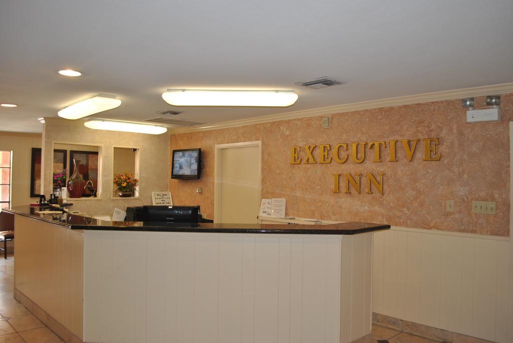 Executive Inn Brookshire Экстерьер фото