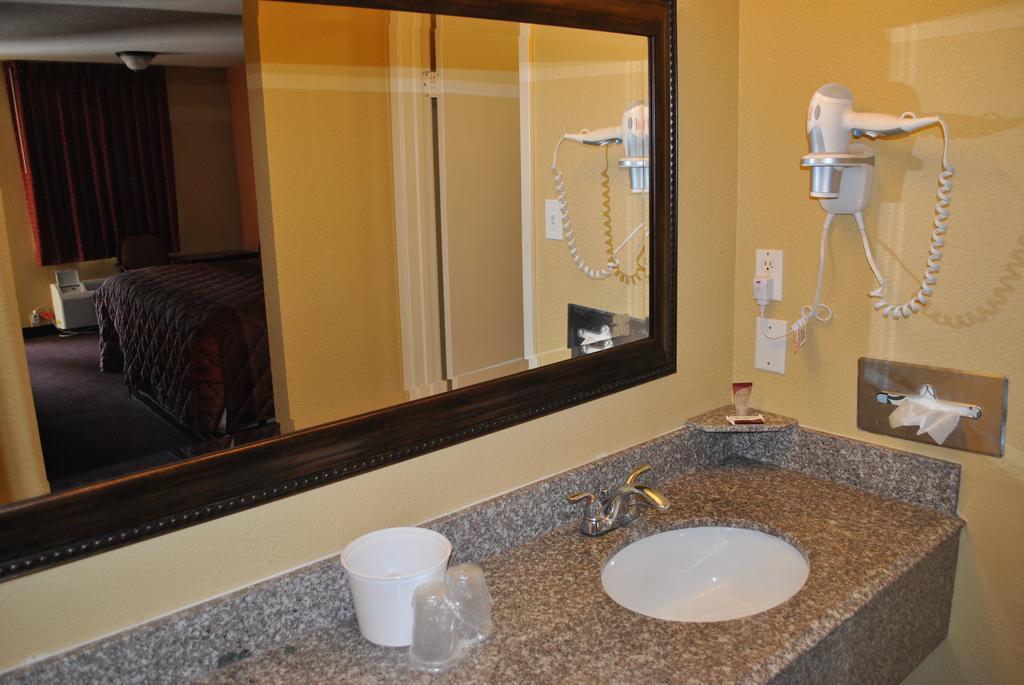 Executive Inn Brookshire Номер фото