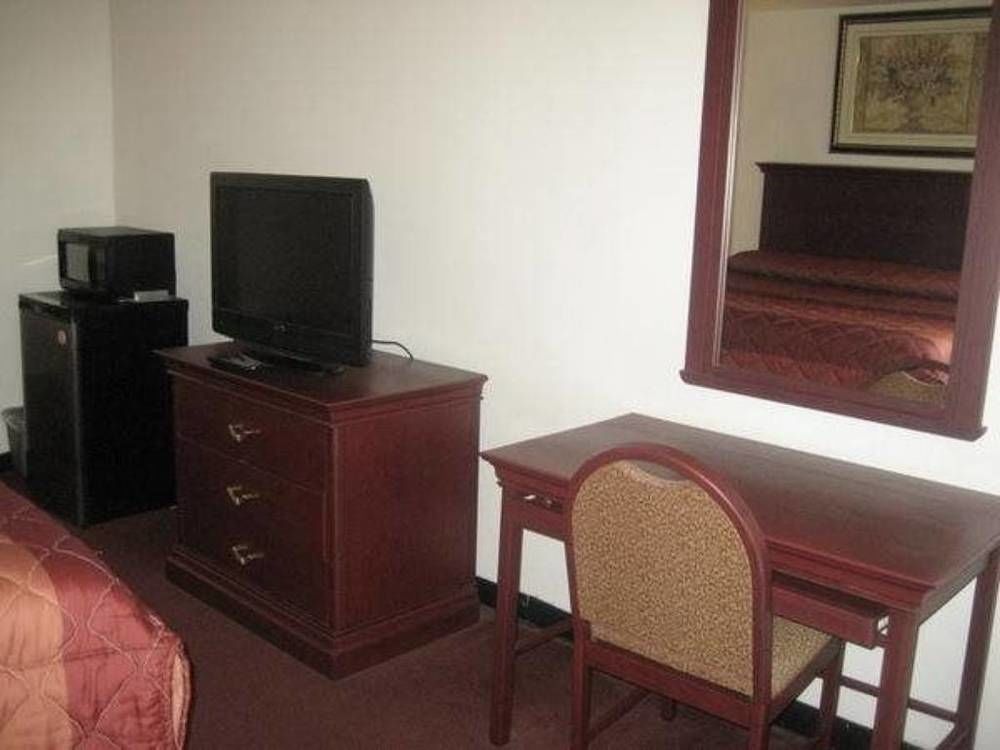 Executive Inn Brookshire Экстерьер фото